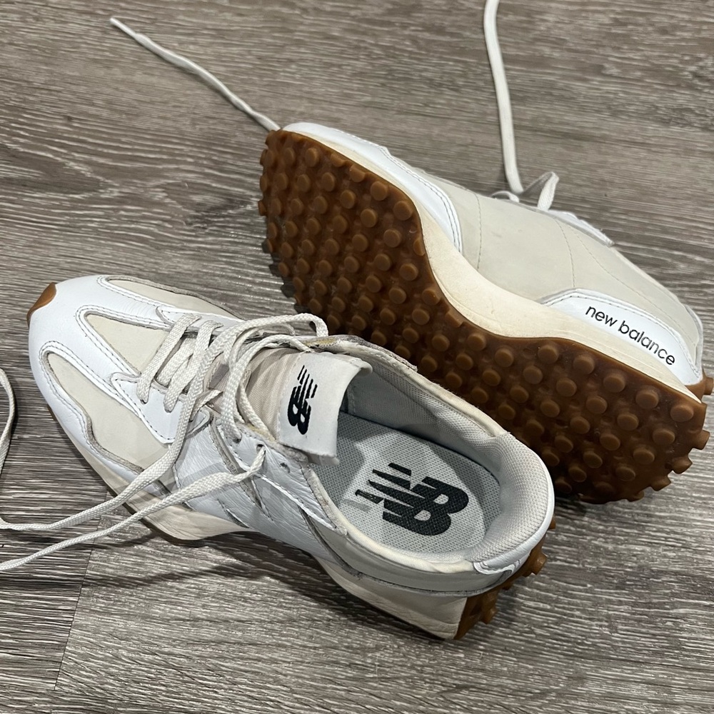 New Balance Women's 327 ‘Moonbeam Gum’ Classic Trainer Sneakers, 5.5 Medium US